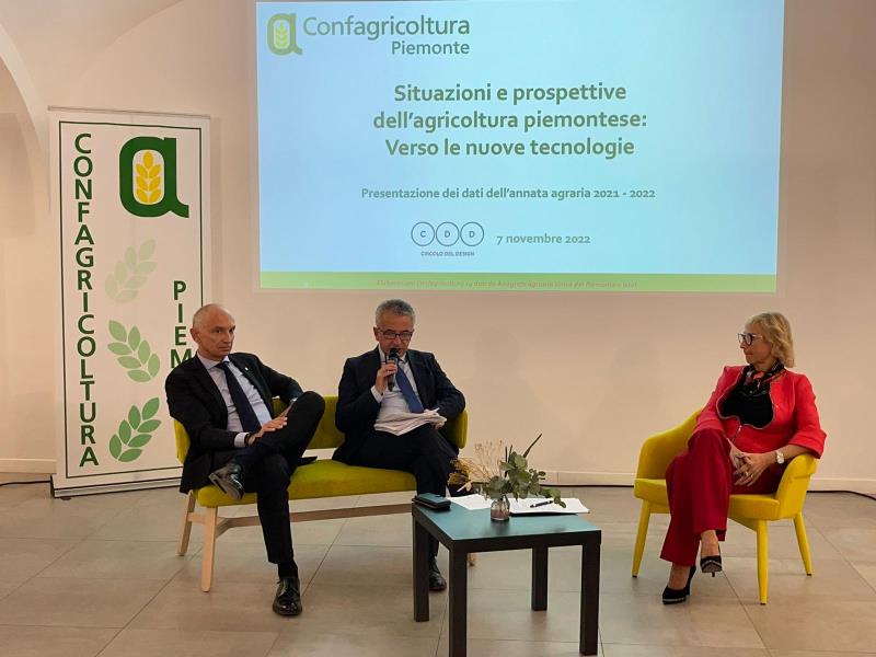 Il presidnete di Confagricoltura Piemonte Enrico Allasia e l'assessore Marco Protopapa presenti durante l'Annata Agraria 2022
