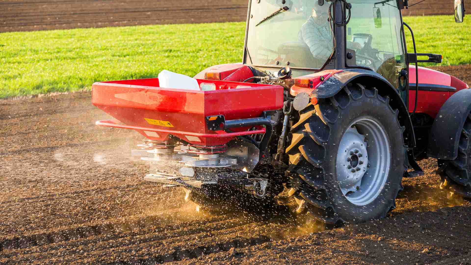 trattore concimazione